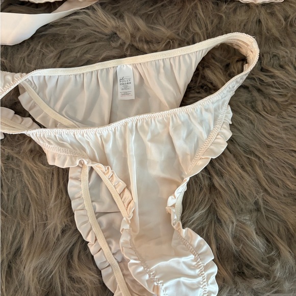 Elegant Cream Ruffle Intimate Set - Picture 8 of 11